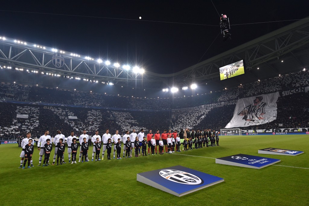 TURIN, ITALY - NOVEMBER 25: Team of Juventus and team of Manchester City FC line up during the UEFA Champions League group stage match between Juventus and Manchester City FC at Juventus Arena on November 25, 2015 in Turin, Italy. (Photo by Valerio Pennicino/Getty Images)
